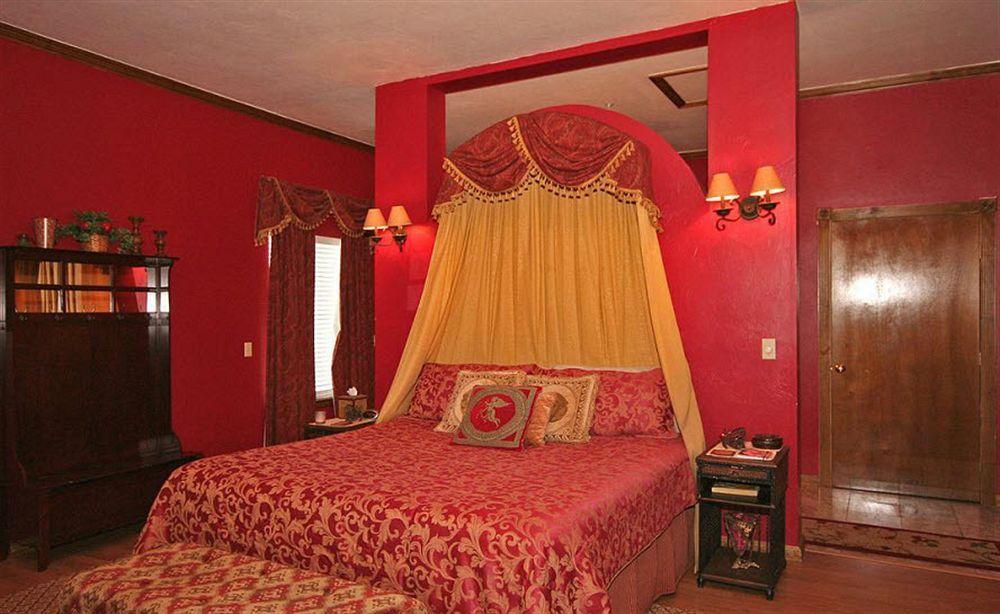 The Whispering Pines Inn Norman Buitenkant foto