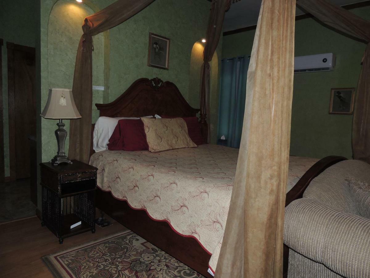 The Whispering Pines Inn Norman Buitenkant foto