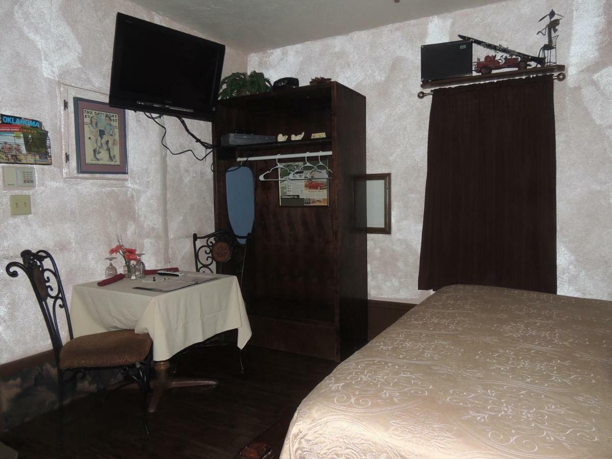 The Whispering Pines Inn Norman Buitenkant foto